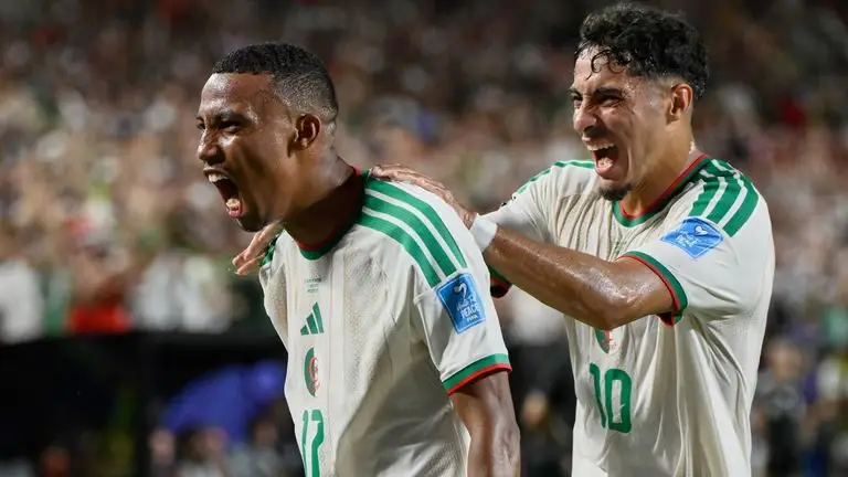 2026年世界杯：阿尔及利亚3-3奥地利 - 萨萨·卡拉伊季奇在惊心动魄的比赛中打入96分钟扳平球，双方均晋级淘汰赛